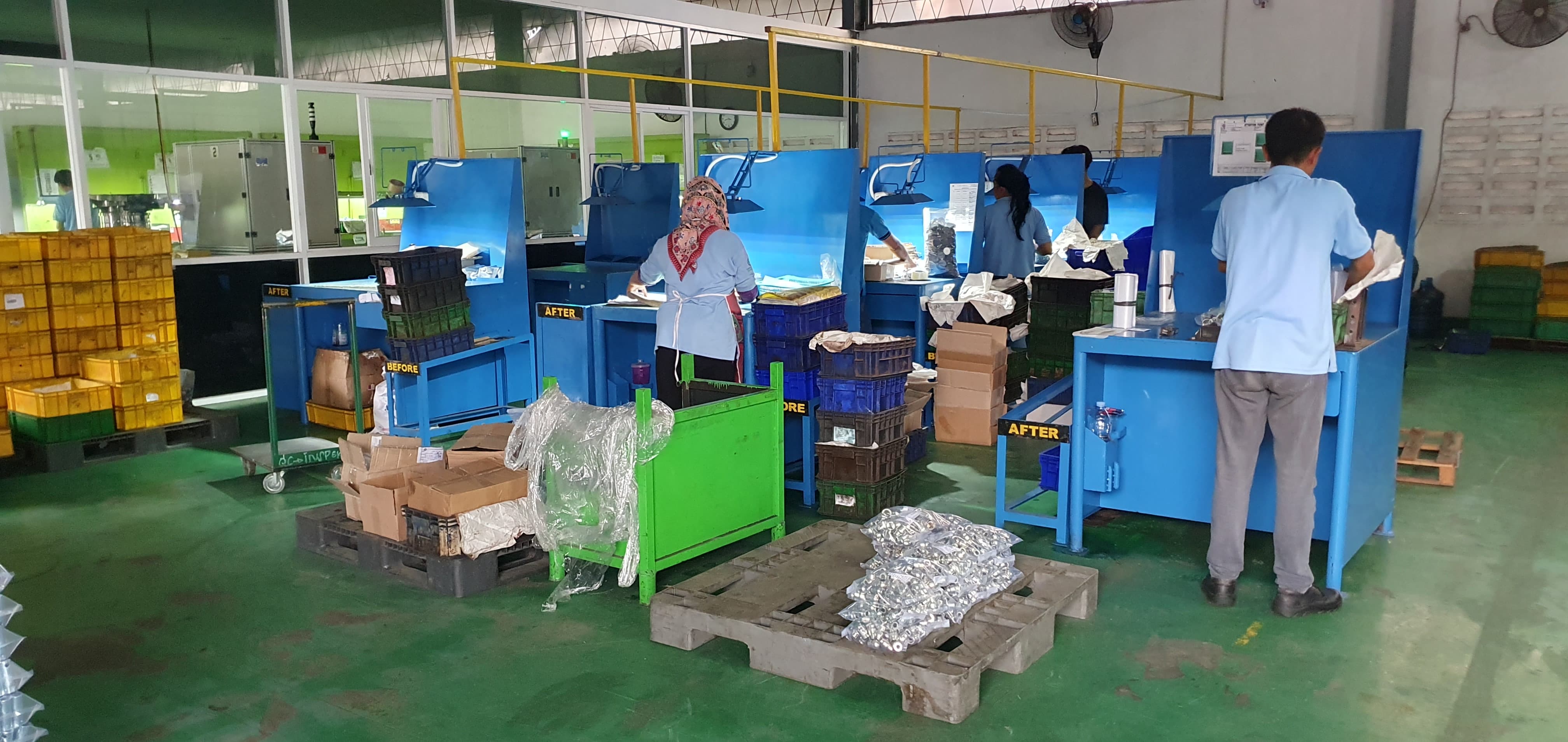 sorting products and packaging area (area penyortiran dan kemasan)